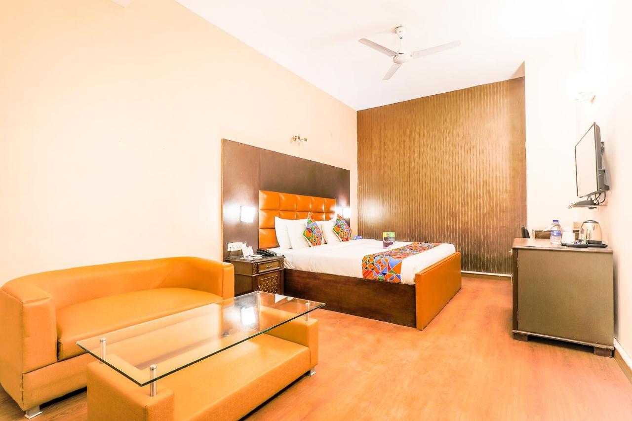 Fabhotel Conclave Boutique Нью-Дели Экстерьер фото